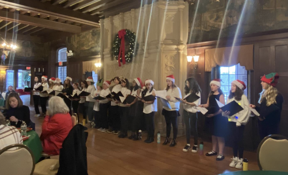 Grade 5 & 6 Student Volunteers Sing for the Community!